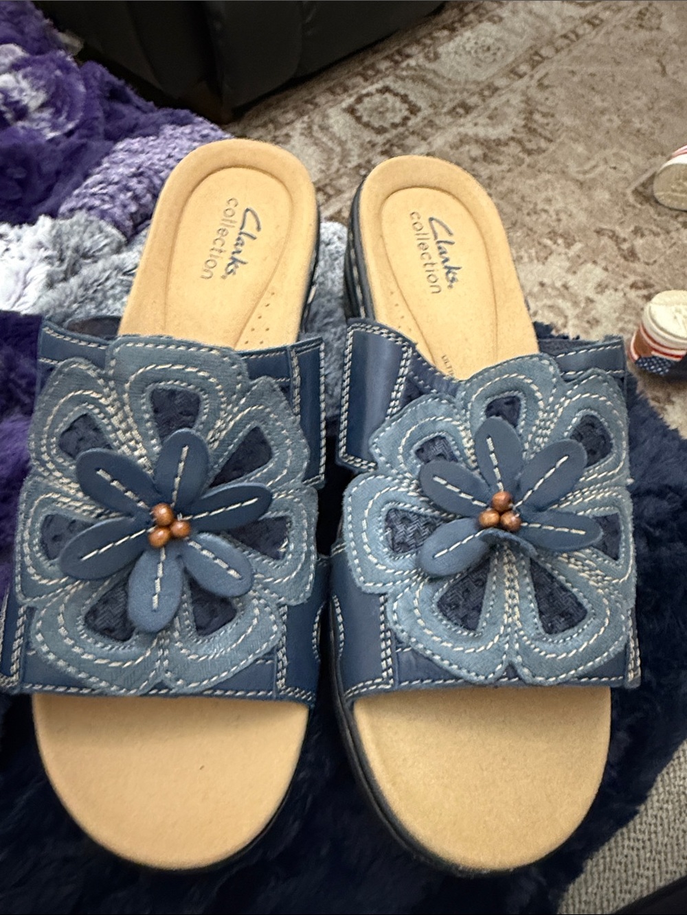 Clark’s sandals Size 9.5 Women's Blue Floral Slide Sandals
